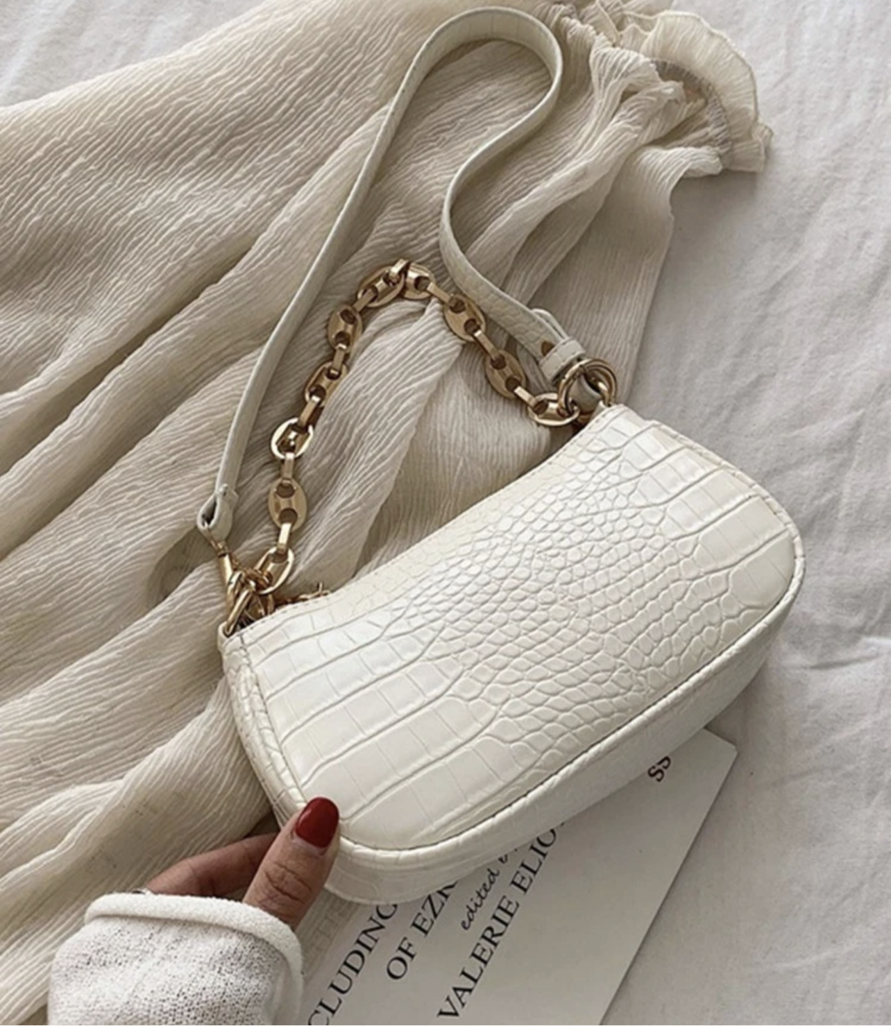 Retro 90’s style shoulder bag