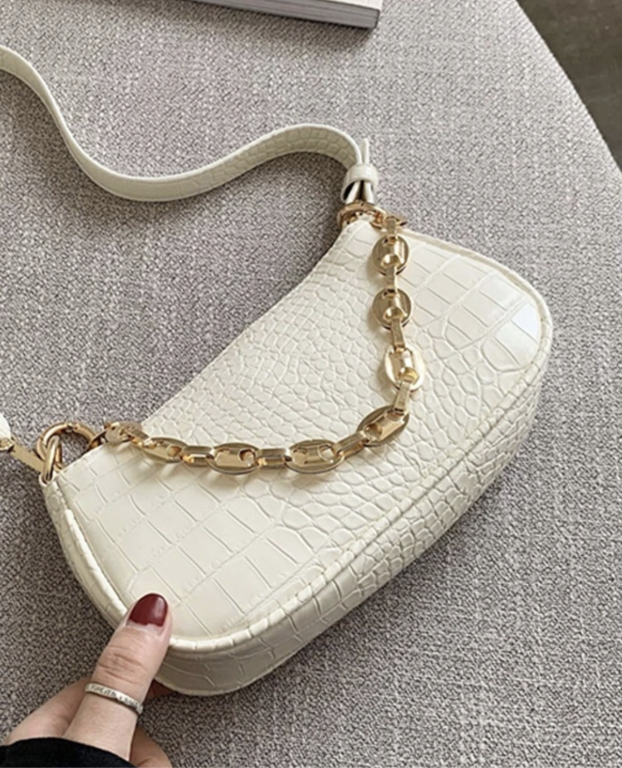 Retro 90’s style shoulder bag